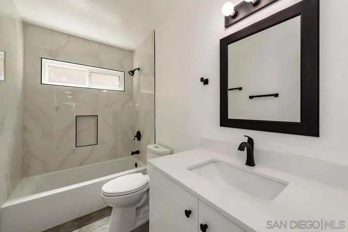 2388 Grand, San Diego, California 92109