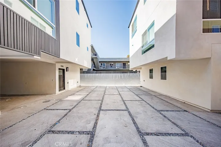1243 N Sycamore Street, Los Angeles, California 90038