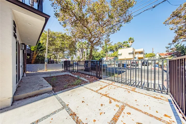 1243 N Sycamore Street, Los Angeles, California 90038