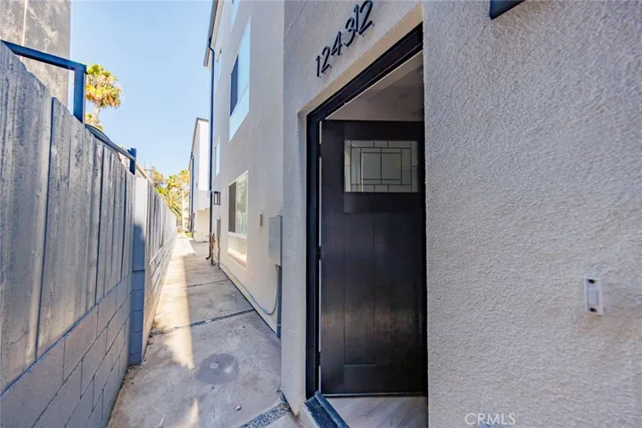 1243 N Sycamore Street, Los Angeles, California 90038