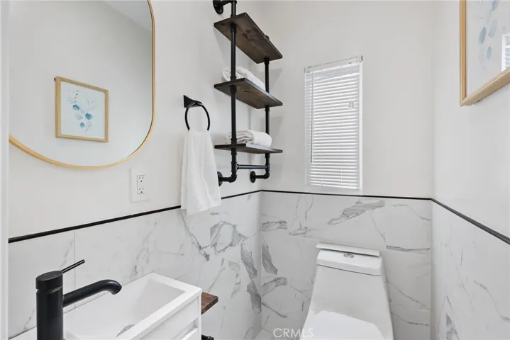 6612 2nd, Los Angeles, California 90043