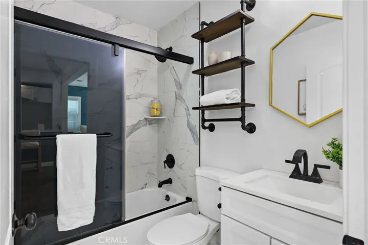 6612 2nd, Los Angeles, California 90043