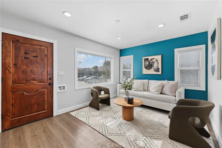 6612 2nd, Los Angeles, California 90043