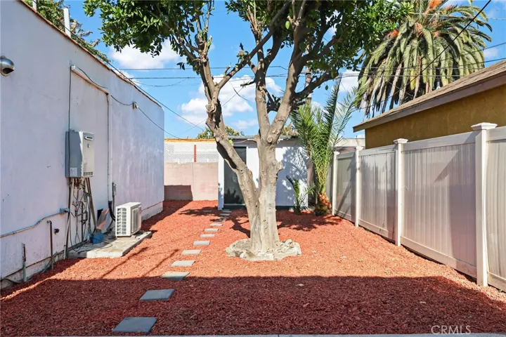 6612 2nd, Los Angeles, California 90043