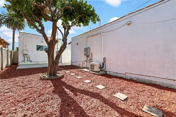 6612 2nd, Los Angeles, California 90043