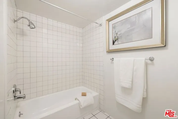 10966 Rochester Avenue 6b, Los Angeles, California 90024