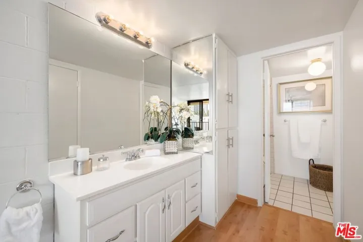 10966 Rochester Avenue 6b, Los Angeles, California 90024