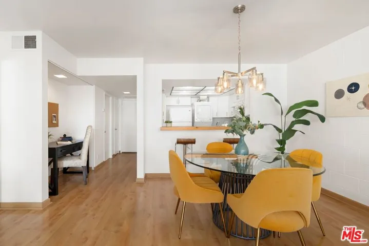 10966 Rochester Avenue 6b, Los Angeles, California 90024