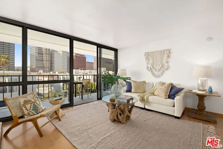 10966 Rochester Avenue 6b, Los Angeles, California 90024