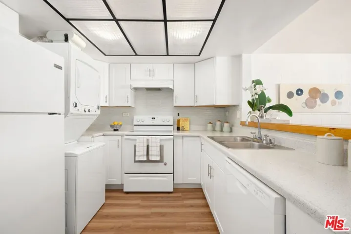 10966 Rochester Avenue 6b, Los Angeles, California 90024