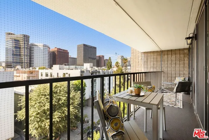 10966 Rochester Avenue 6b, Los Angeles, California 90024