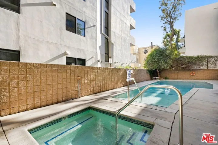 10966 Rochester Avenue 6b, Los Angeles, California 90024