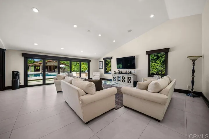 3572 74 Par Four Drive, El Cajon, California 92019