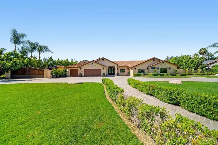 3572 74 Par Four Drive, El Cajon, California 92019
