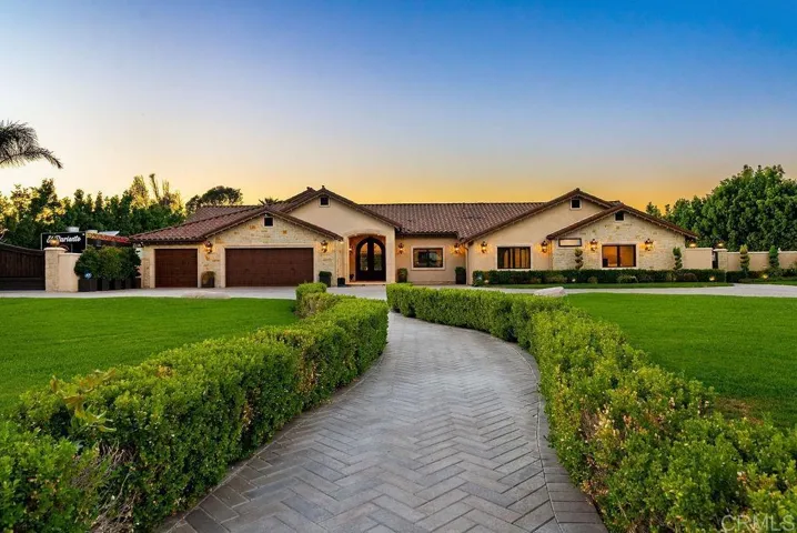 3572 74 Par Four Drive, El Cajon, California 92019