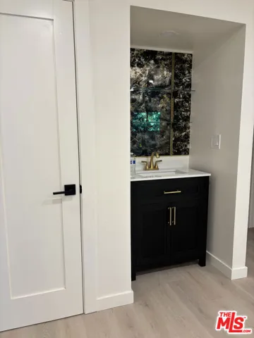 23635 Park Capri 30, Calabasas, California 91302