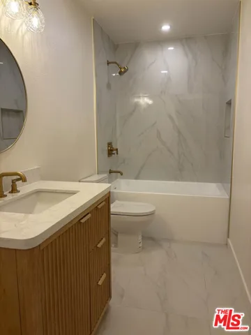 23635 Park Capri 30, Calabasas, California 91302