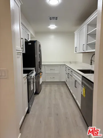 23635 Park Capri 30, Calabasas, California 91302