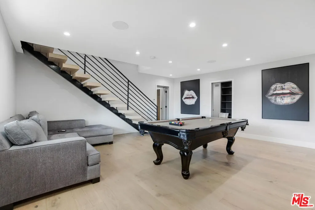 Entertainment Room w/ Billiard