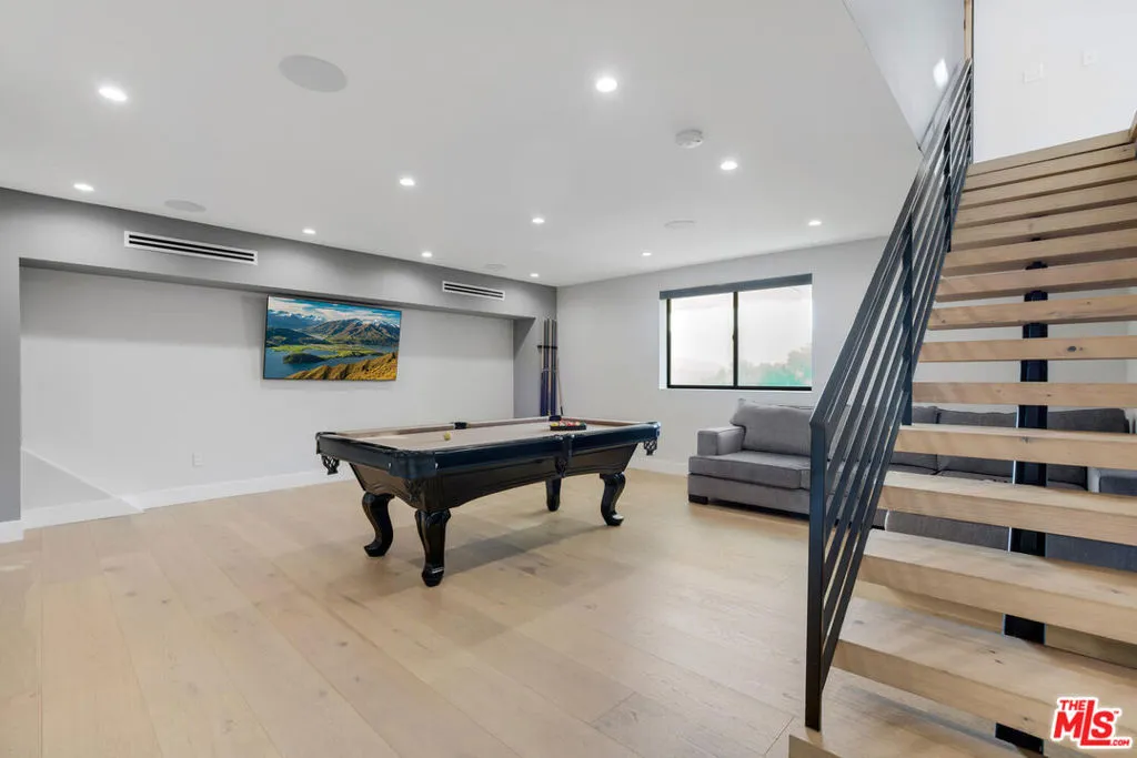 Bonus Entertainment Room