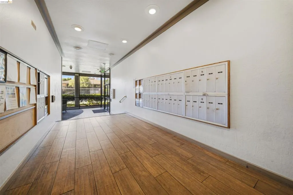 420 N Civic Dr 207, Walnut Creek, California 94596 — photo 4
