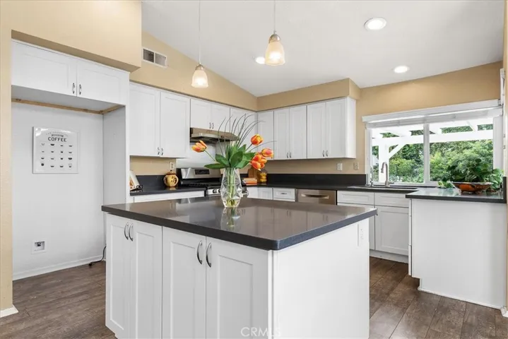 Nice island for food prep.