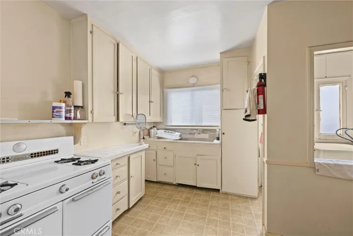 3562 Orange, Long Beach, California 90807