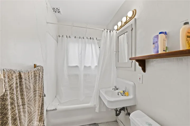 3562 Orange, Long Beach, California 90807