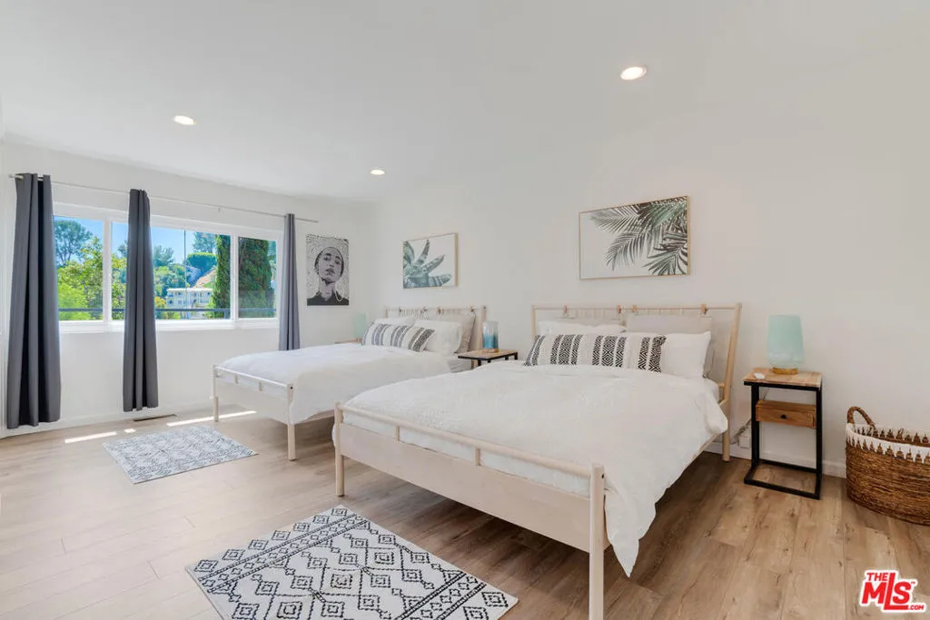 5343 Tendilla Avenue, Woodland Hills, California 91364 — photo 5