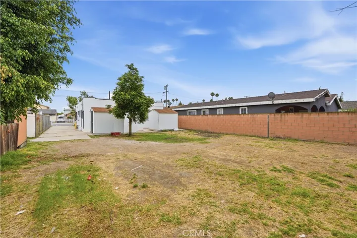Huge Yard could add more units.