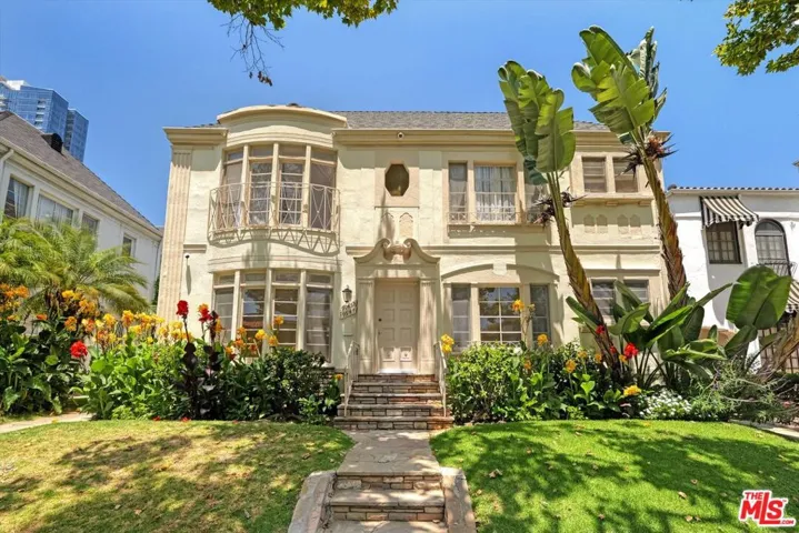 9945 Robbins Drive 102, Beverly Hills, California 90212