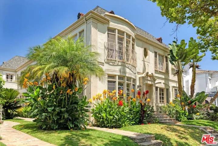 9945 Robbins Drive 102, Beverly Hills, California 90212
