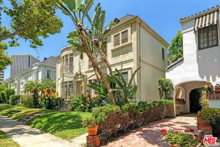 9945 Robbins Drive 102, Beverly Hills, California 90212