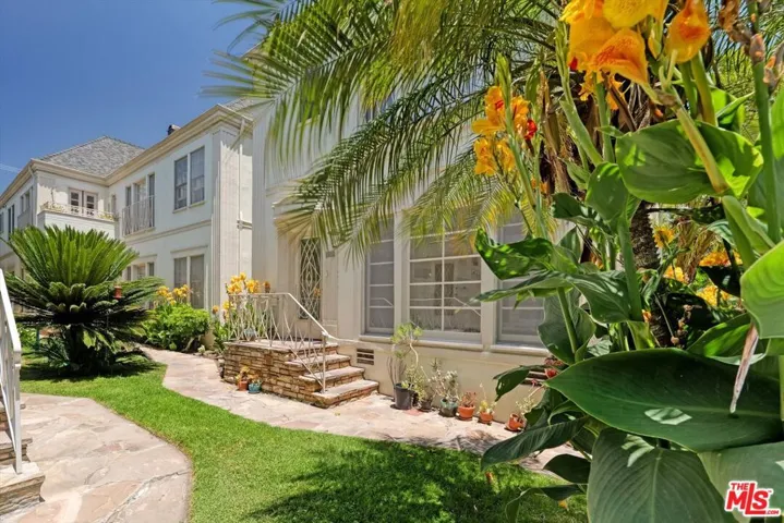 9945 Robbins Drive 102, Beverly Hills, California 90212