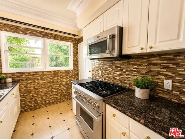 9945 Robbins Drive 102, Beverly Hills, California 90212