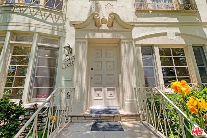 9945 Robbins Drive 102, Beverly Hills, California 90212