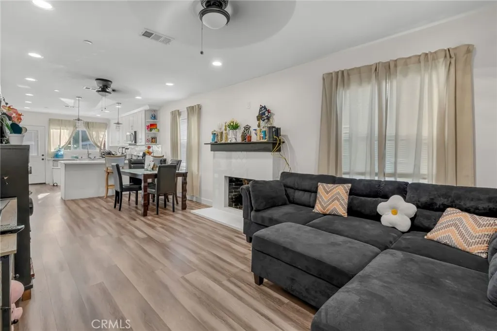 1247 N Neptune Avenue, Wilmington, California 90744 — photo 4