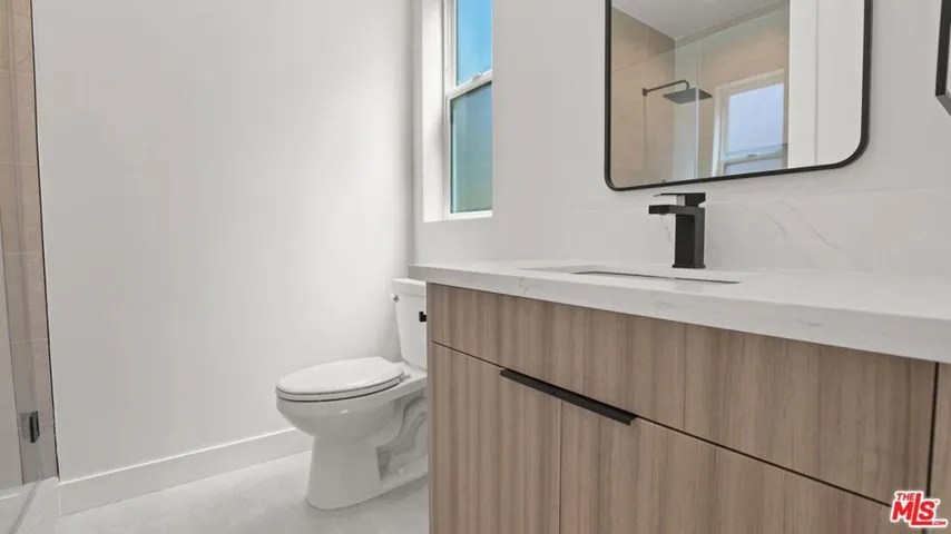 10842 Peach Grove Street 2, North Hollywood, California 91601