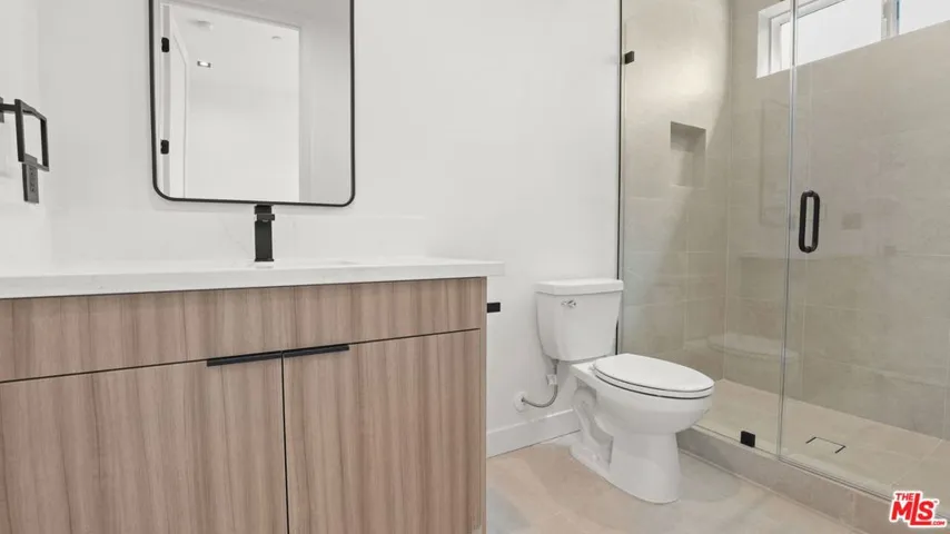 10842 Peach Grove Street 2, North Hollywood, California 91601
