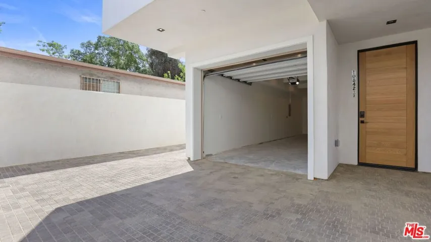 10842 Peach Grove Street 2, North Hollywood, California 91601