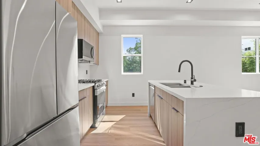 10842 Peach Grove Street 2, North Hollywood, California 91601