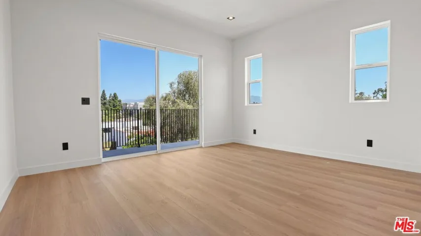 10842 Peach Grove Street 2, North Hollywood, California 91601