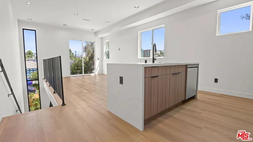 10842 Peach Grove Street 2, North Hollywood, California 91601