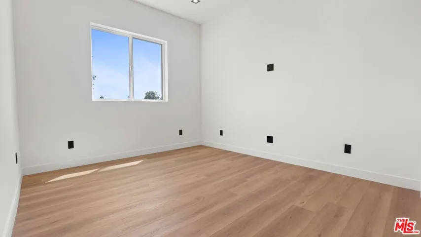 10842 Peach Grove Street 2, North Hollywood, California 91601