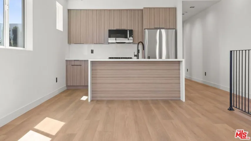 10842 Peach Grove Street 2, North Hollywood, California 91601