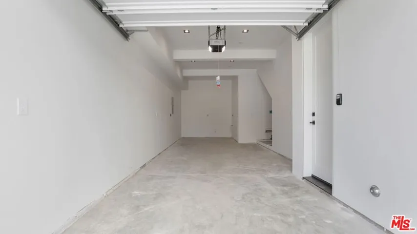 10842 Peach Grove Street 2, North Hollywood, California 91601