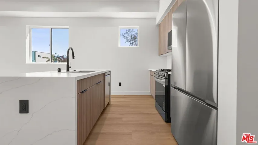 10842 Peach Grove Street 2, North Hollywood, California 91601