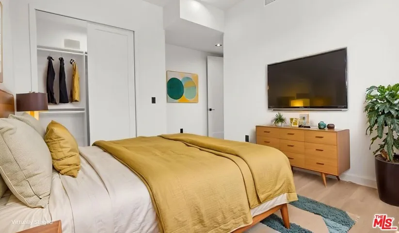 10842 Peach Grove Street 2, North Hollywood, California 91601