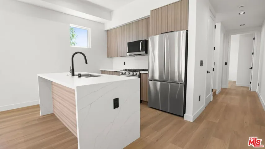 10842 Peach Grove Street 2, North Hollywood, California 91601
