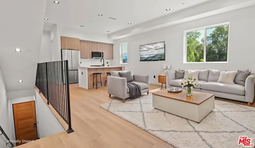 10842 Peach Grove Street 2, North Hollywood, California 91601
